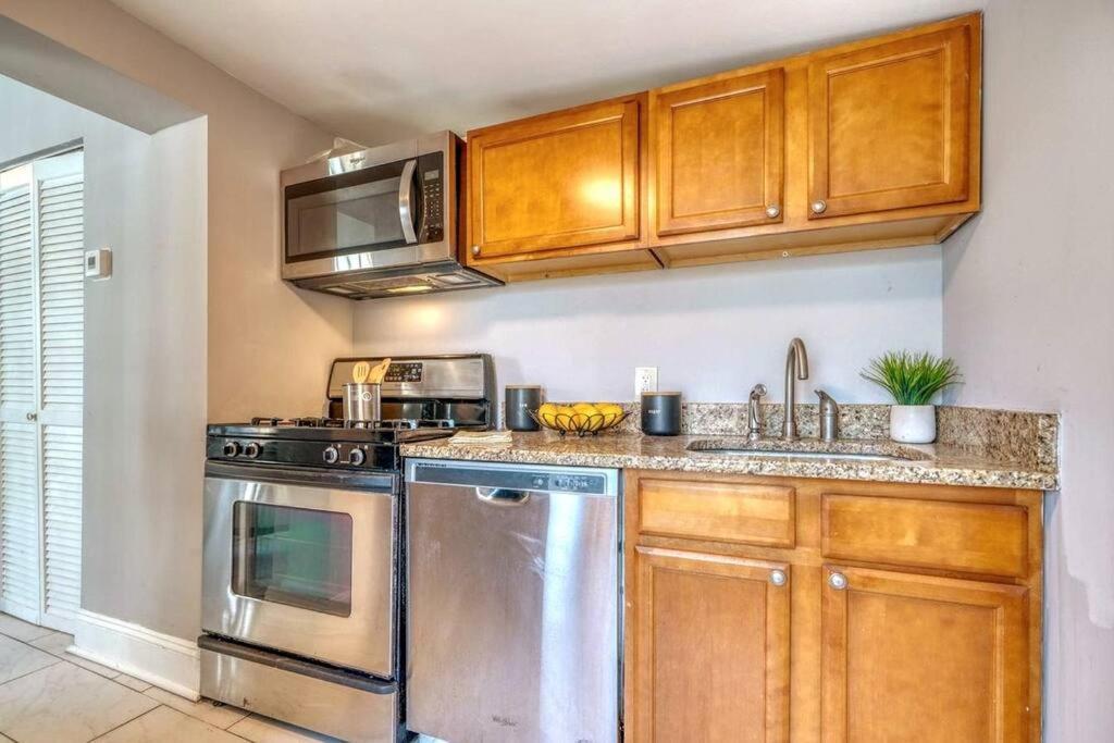 Budget Bed Room Near Downtown Inner Harbor W Free Parking Baltimore Exteriör bild
